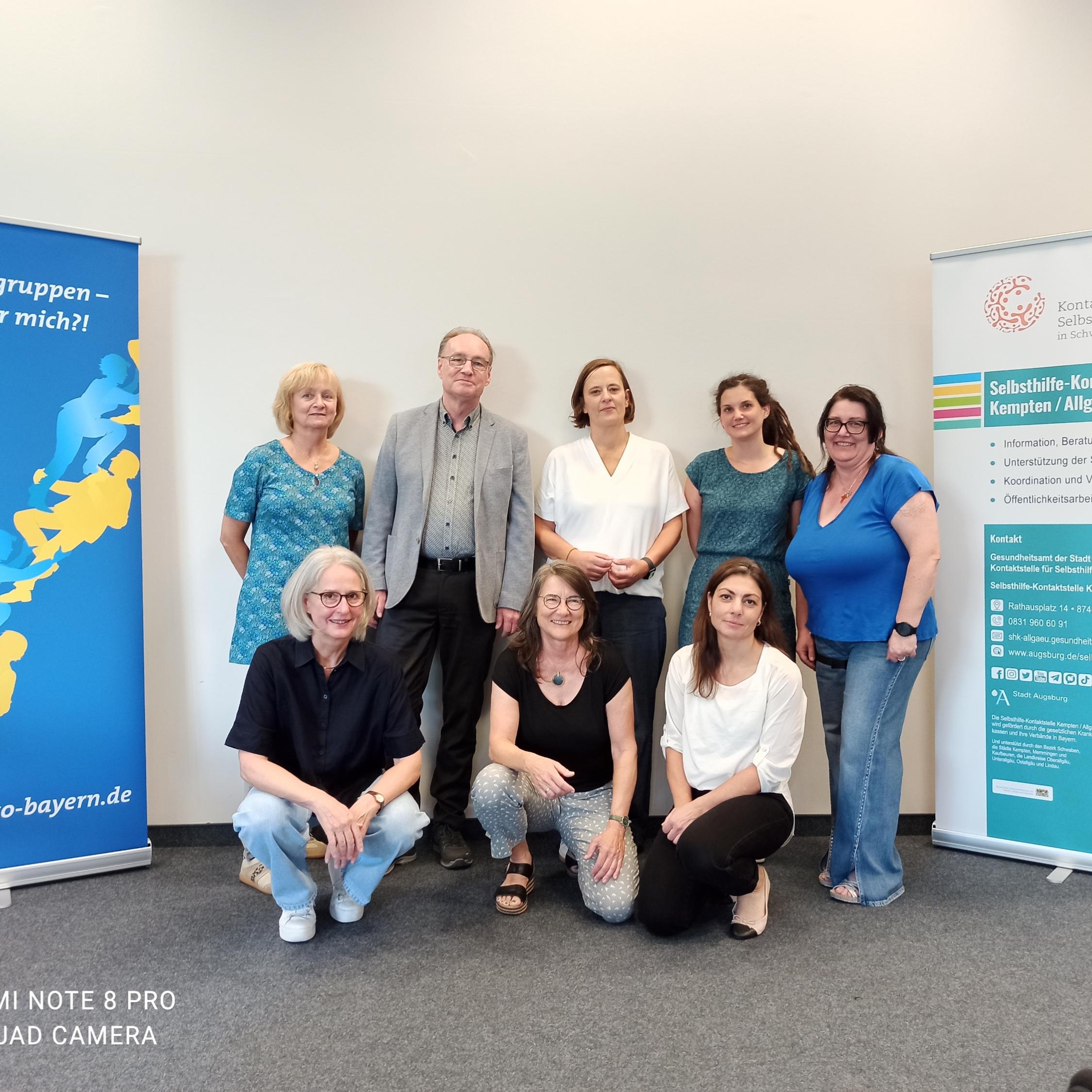 Oben v.l.n.r.: Dr. Beate Erbas (BAS), Klaus Grothe-Bortlik (Vorstand SeKo Bayern e.V.), Annika Schmäing (Selbsthilfekontaktstelle Kempten/Allgäu), Stefanie Hoßfeld (SeKo Bayern), Cornelia Beyrer (Selbsthilfekontaktstelle Kempten/Allgäu) Unten v.l.n.r.: Bettina Lange (KBS), Theresa Keidel und Christina Flurschütz (SeKo Bayern)
